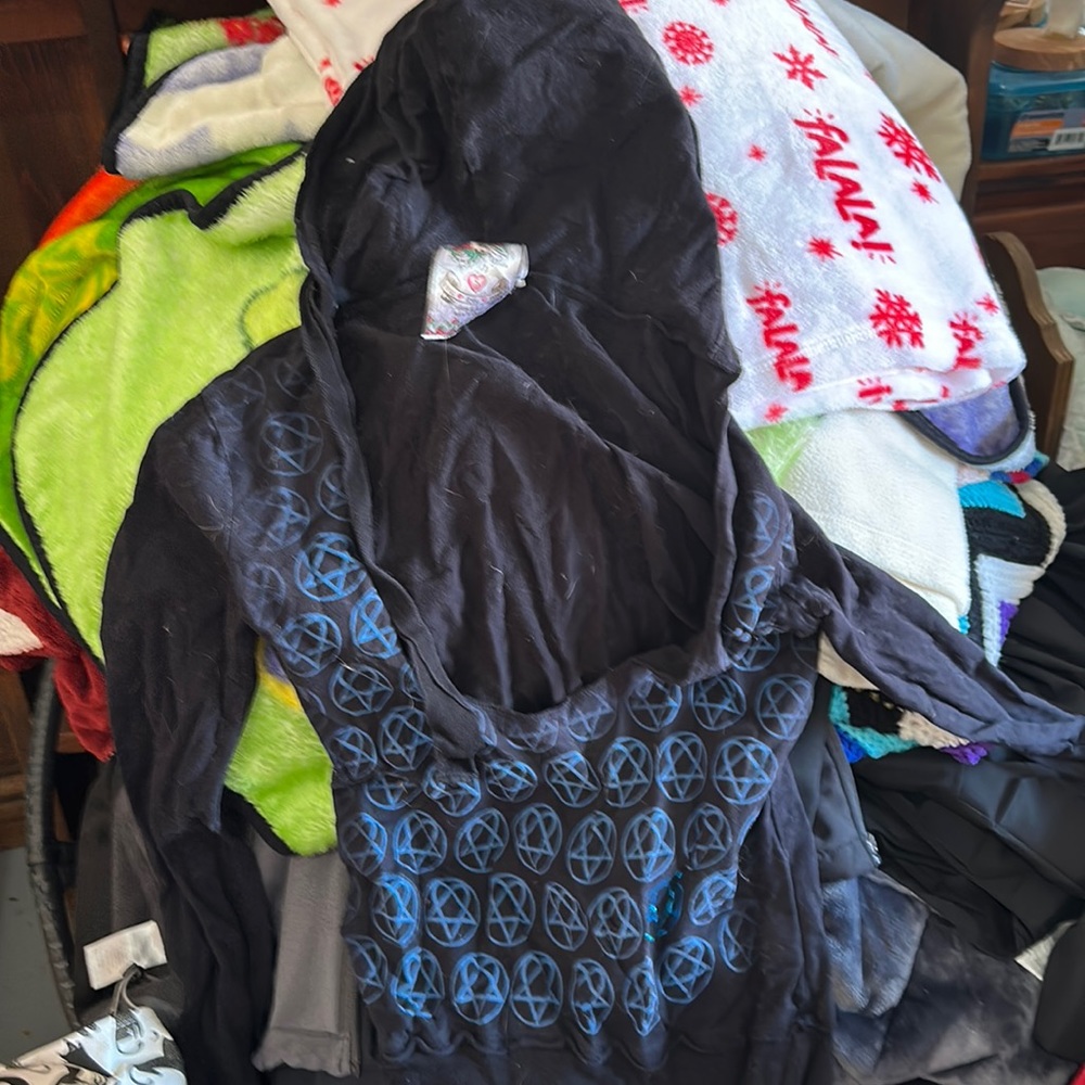 HIM heartagram pullover